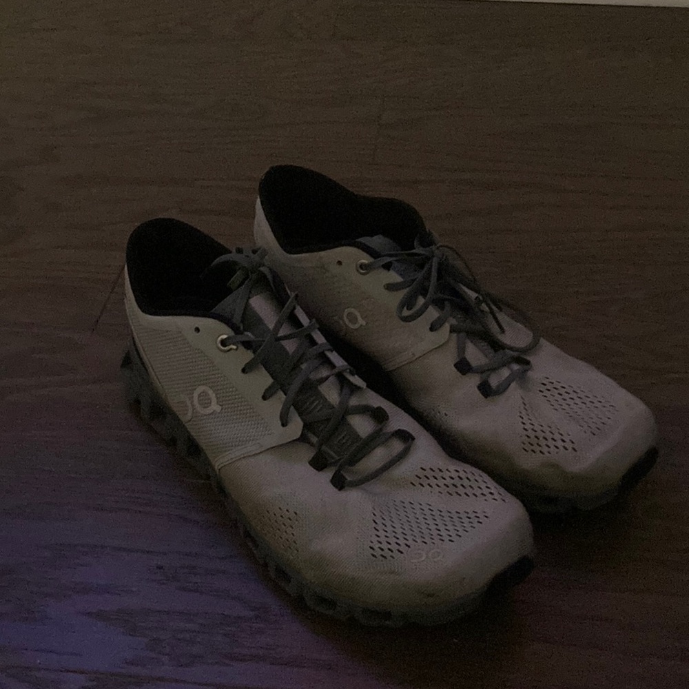 Men’s grey on running shoes